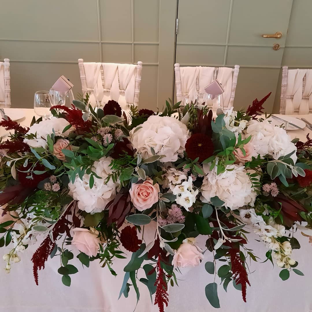 Beautiful top table arrangement for @vandyk_chesterfield  I'm so proud to be a Recommended Supplier for such a Stunning Wedding Venue